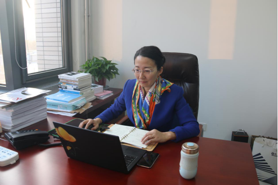 五导导学团队红烛照亮学子路春雨滴灌育华章访孙凤芝教授导学团队